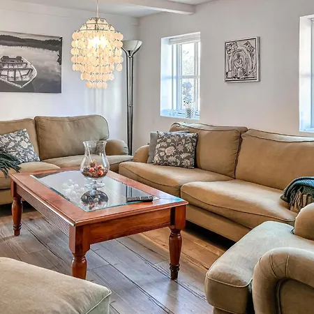 2 Bedroom Beautiful In *