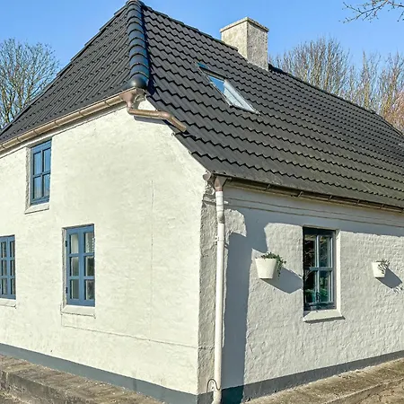 Дом отдыха 2 Bedroom Beautiful In